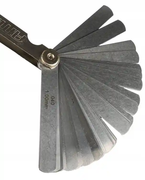 AMiO SZCZELINIOMIERZ LISTKOWY 32 LISTKI ZAKRES POMIARU 0,02-1 mm