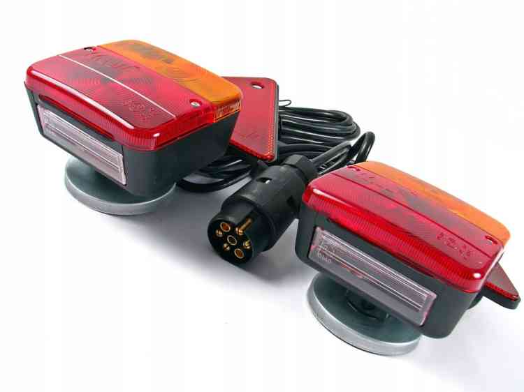 ZESTAW ŚWIATEŁ LAMP DO PRZYCZEPKI PRZYCZEPY TRÓJKAT MAGNES Z MAGNESEM 7,5m