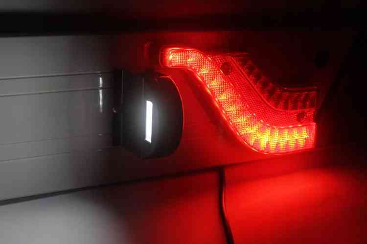 LAMPY TYLNE PRZYCZEPY LED DYNAMICZNY KIERUNEK PARA